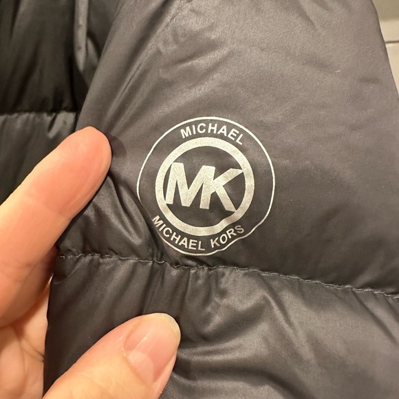 Down filled authentic light Micheal Kors parka in grey - Picture 8 of 8